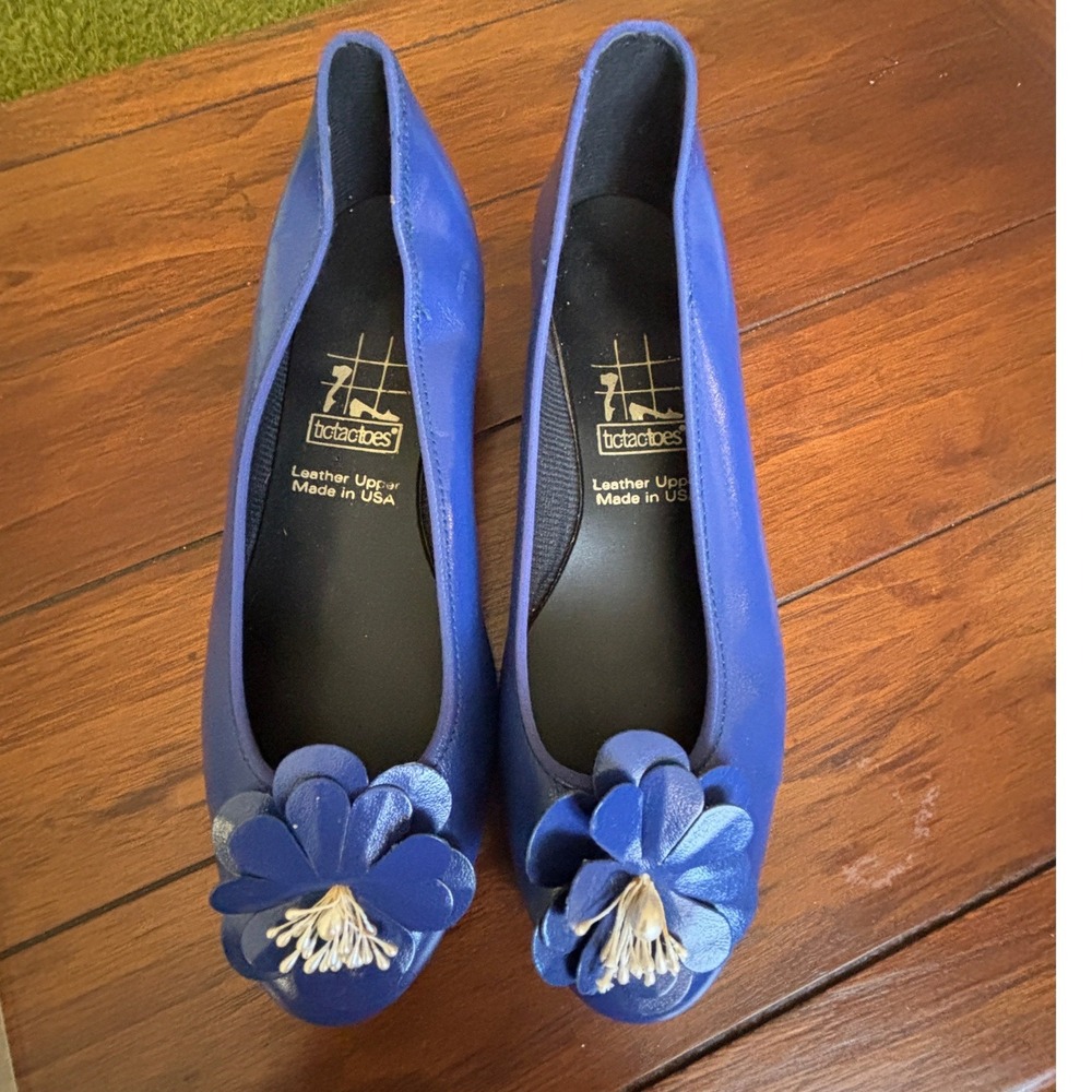 TicTacToe Royal Blue Leather Dance Shoes Floral Applique Low Block Heel Size 7